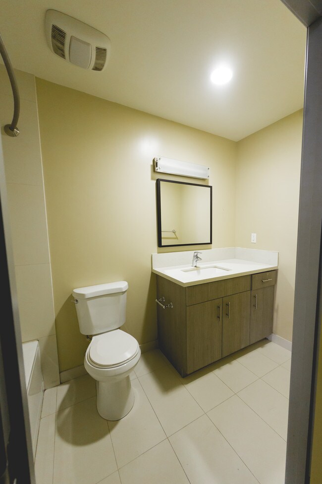 Foto del edificio - 825 E 4th St