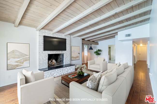 Foto del edificio - 5652 Fallbrook Ave