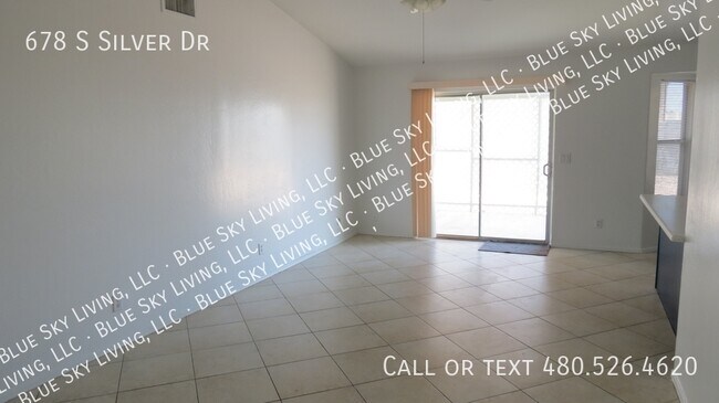 Foto del edificio - 678 S Silver Dr