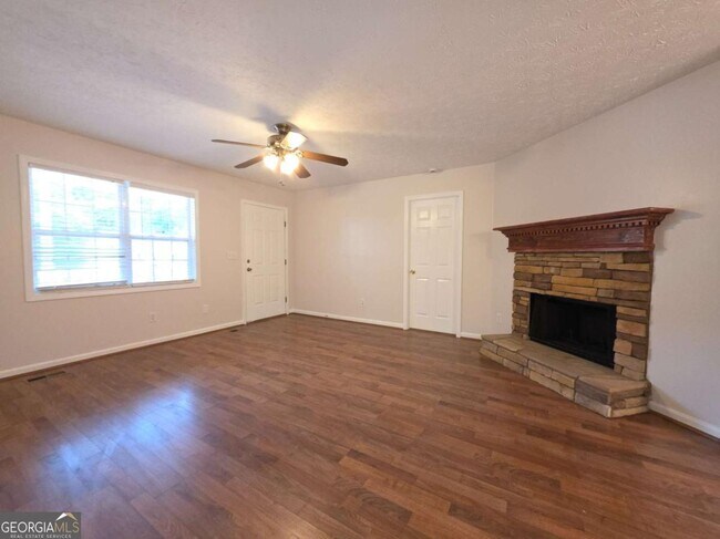 Building Photo - 294 Spring Leaf Dr