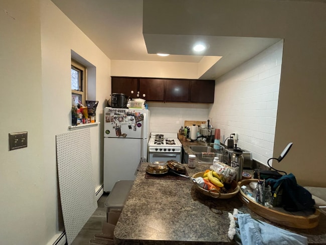 Building Photo - 535 W Briar Pl