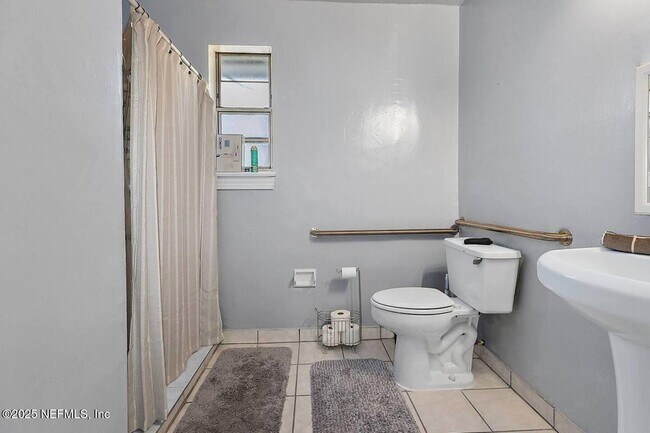 Foto del edificio - 1242 N Laura St