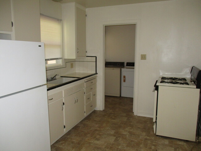 Building Photo - 1 Bedroom with home like setting and laund...