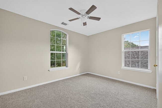 Foto del edificio - 3719 Cane Lake Dr