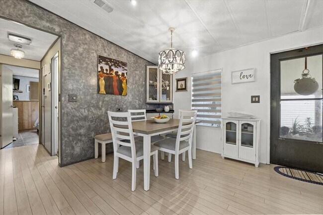 Foto del edificio - 5343 NW 4th Terrace