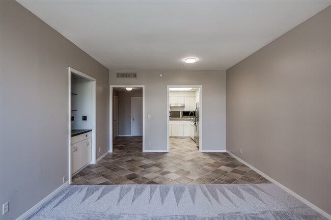 Building Photo - 5100 San Felipe St