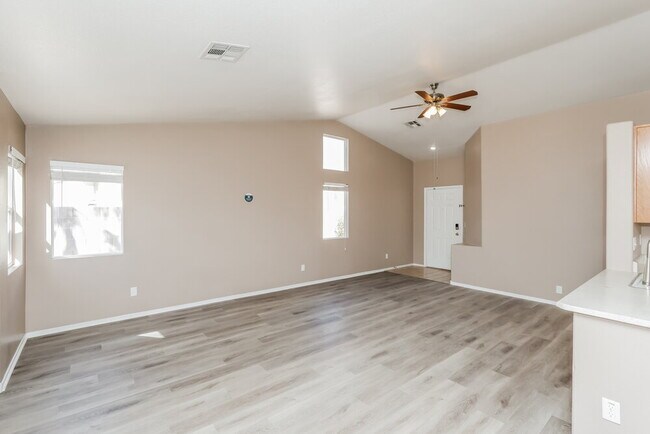 Building Photo - 6123 Cozy Creek St