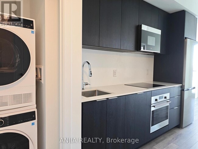 Building Photo - 15 Skyridge Dr