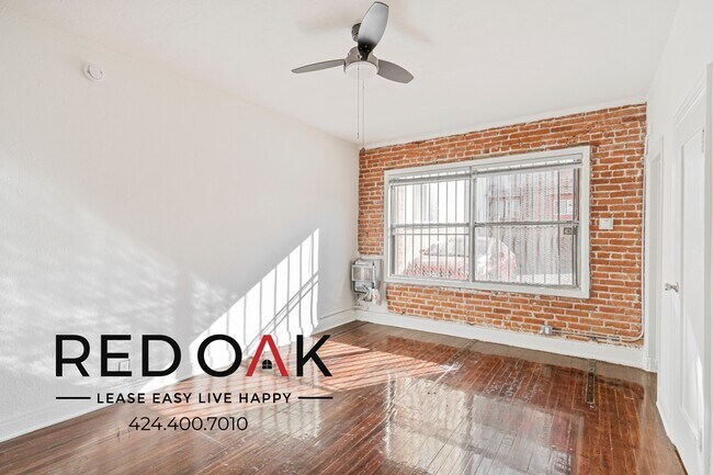 Foto del edificio - 245 N Kenmore Ave