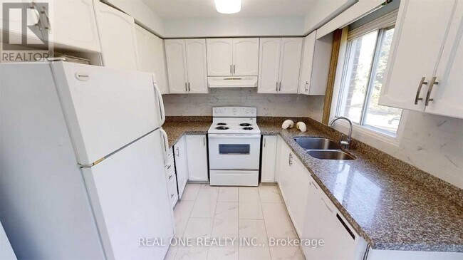 Building Photo - 41 Hinda Ln