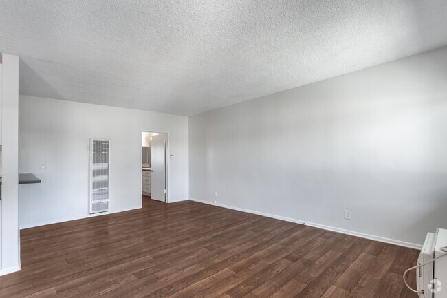 1HAB, 1BA - 750 ft² - N.º 201 - Reseda On The Park