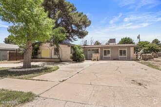 Building Photo - 4212 Roxbury Dr