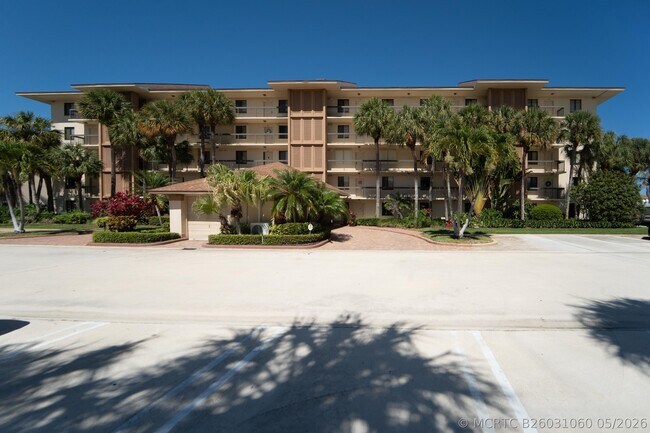 Building Photo - 2501 Marina Isle Way