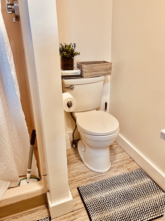 Building Photo - 154 Grove St