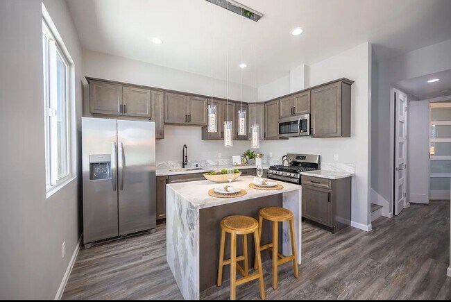 Foto del edificio - 6753-59 N Elman St
