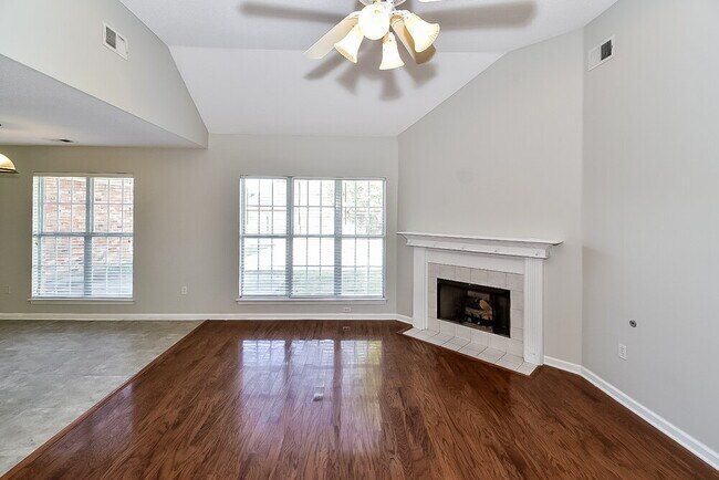 Building Photo - 5651 Carter Dr