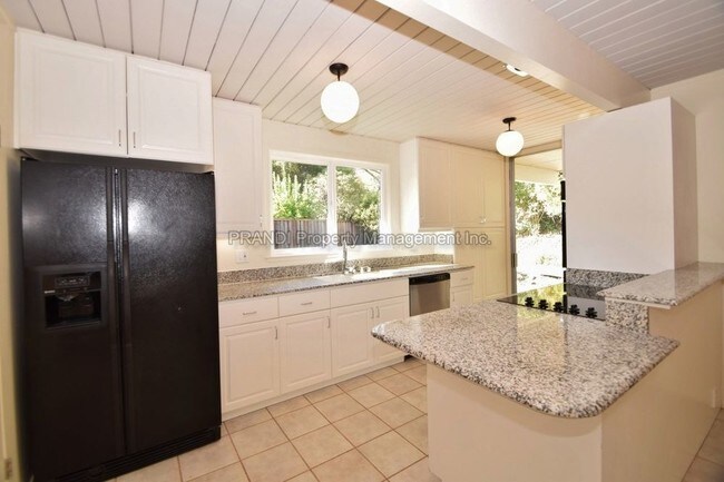 Building Photo - Four Bedroom Eichler in Upper Lucas Valley