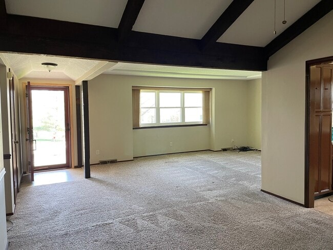 Building Photo - 3000 S Peck Dr