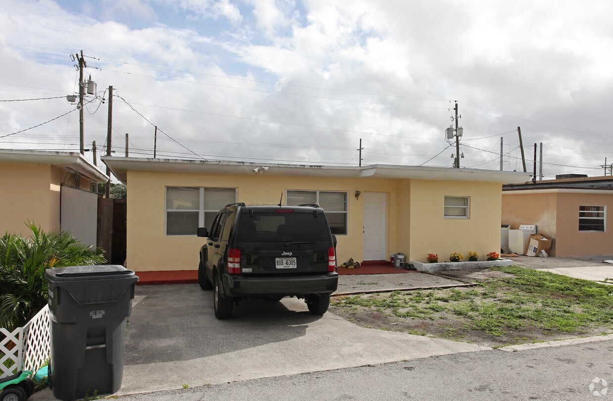 Building Photo - 508 NW 60th Ter