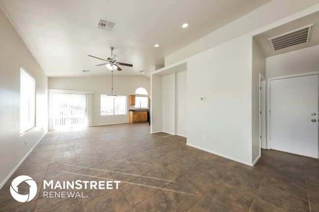 Building Photo - 1513 E Sunnyside Dr