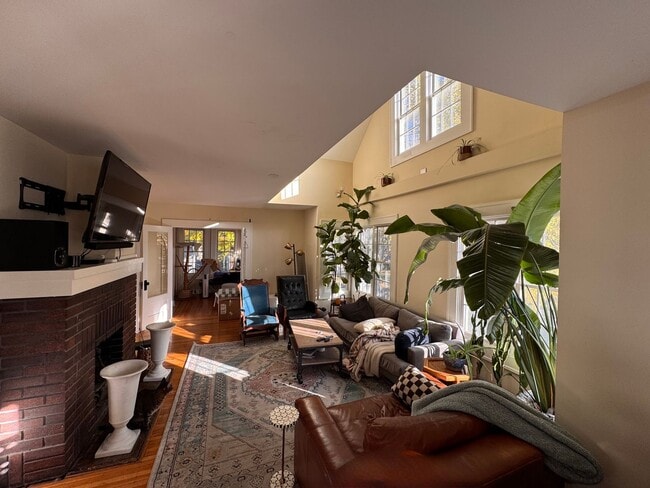 Foto del edificio - 3910-3912 Thomas Ave South