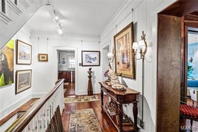 Foto del edificio - Beautiful 2 bedroom/ 2 bathroom apartment located right on Historic Main Street in St. Charles.