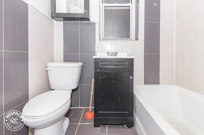 Building Photo - 109 Rogers Ave