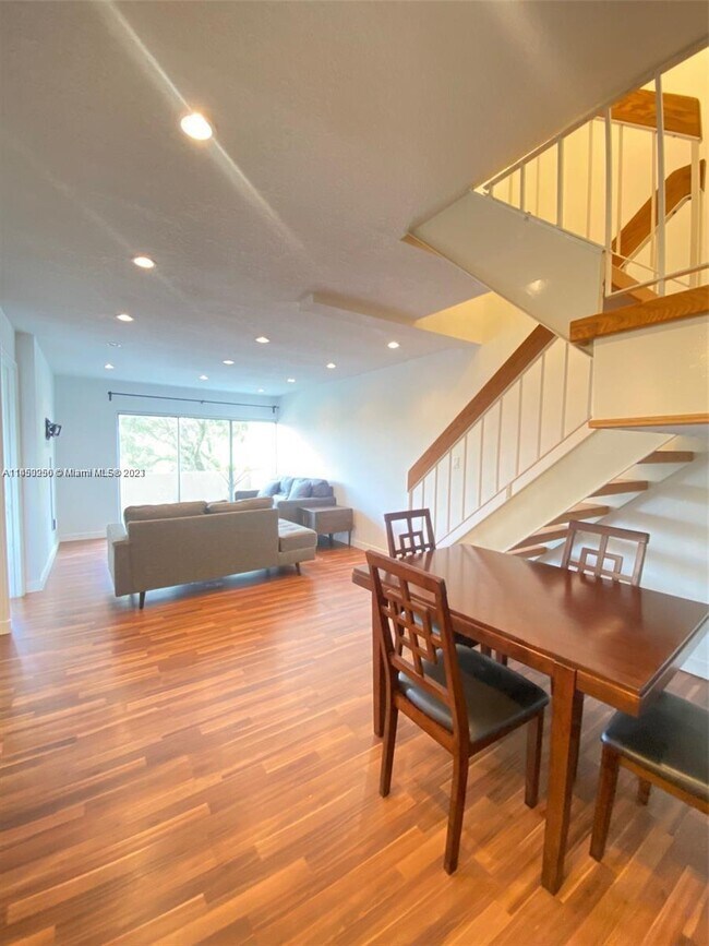 Building Photo - 10641 SW 108th Ave