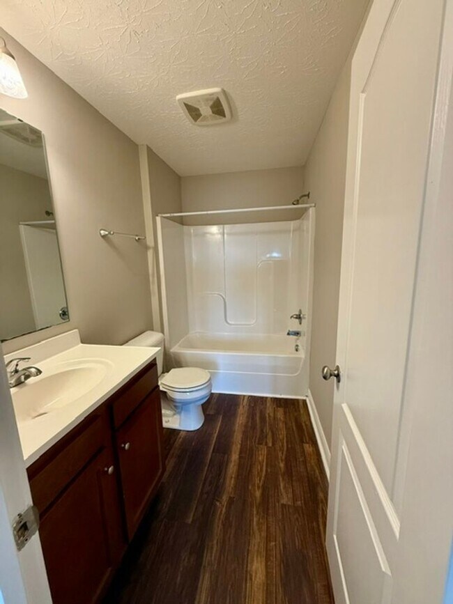 Building Photo - 272 Audley Ave
