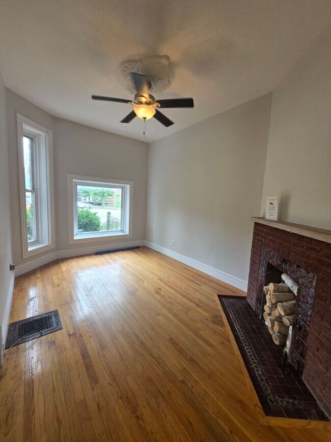 Foto del edificio - 4104 S Lake Park Ave