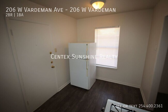 Foto del edificio - 206 W Vardeman Ave