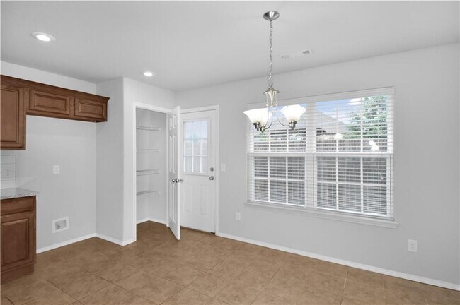 Building Photo - 1240 Lariat Dr