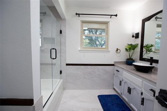 Foto del edificio - 3517 Gattis School Rd