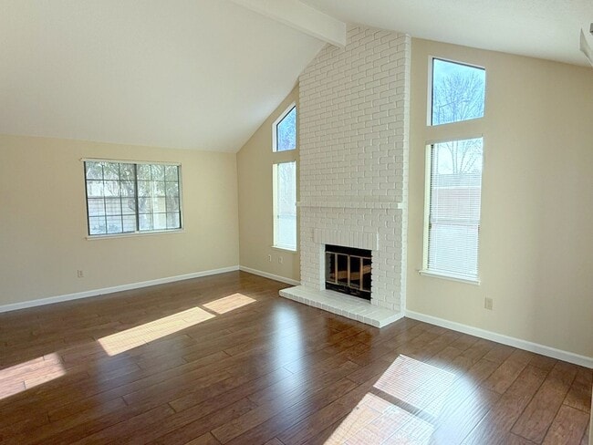 Building Photo - Awesome Location Close to Downtown Pleasanton Main St ! Detached One Story Home ! New Paint ! New...