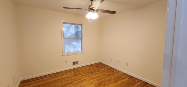 Building Photo - 536 47th St