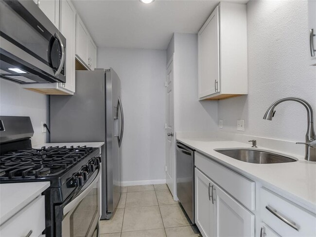 Foto del edificio - 10701 Lanshire Dr