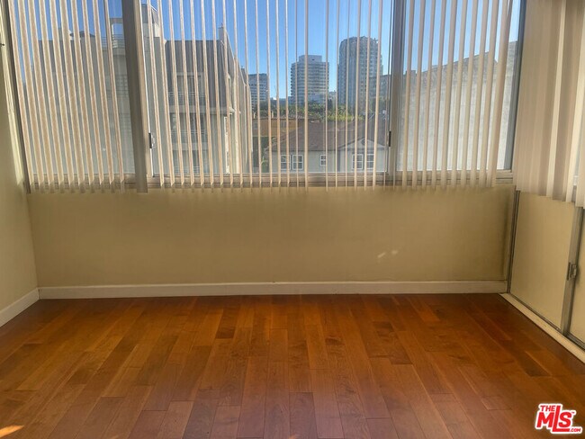 Foto del edificio - 969 Hilgard Ave