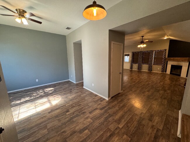 Foto del edificio - 1988 Helmoken Falls Dr