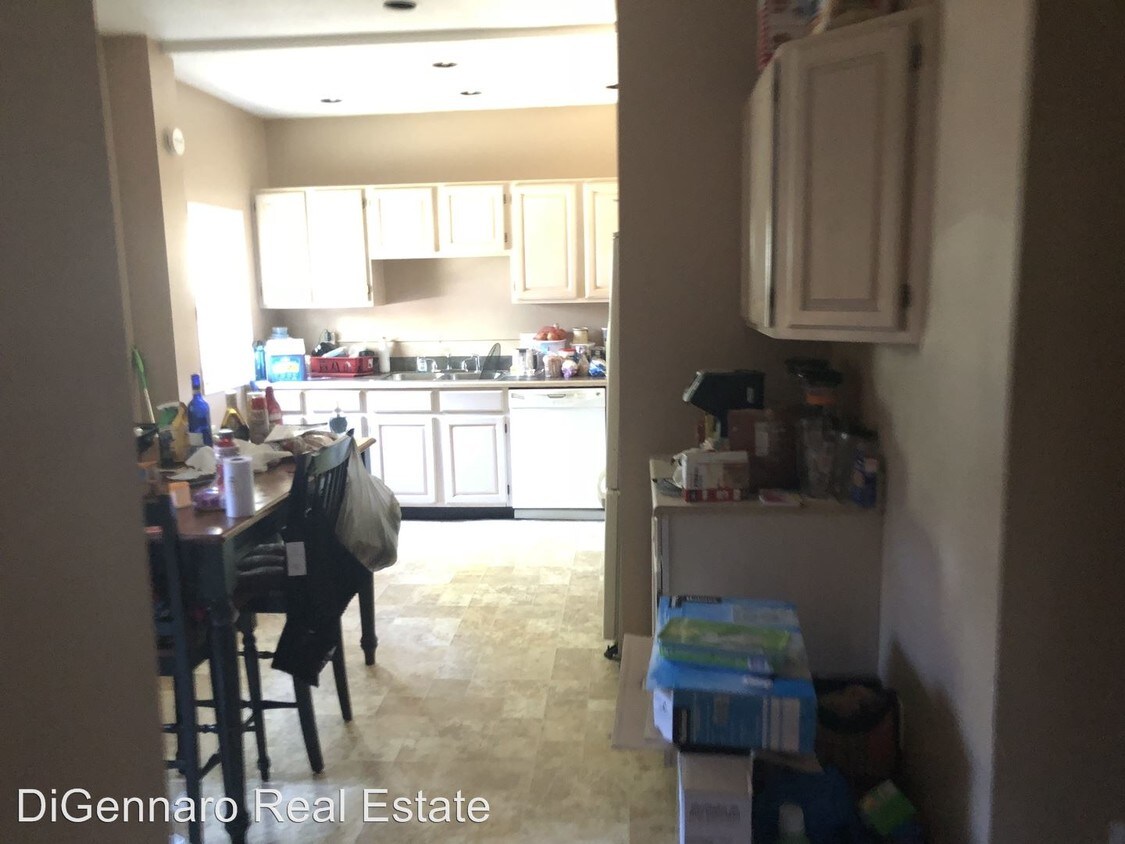Building Photo - 3 br, 1 bath Apartment - 1211 lake ave