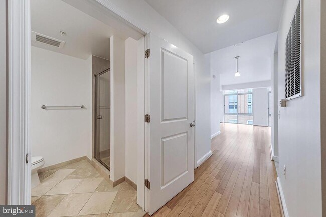 Foto del edificio - 11990 Market St