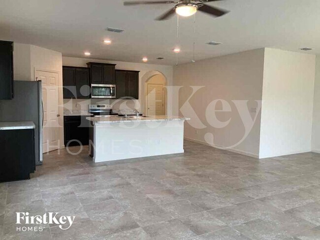 Foto del edificio - 6938 NW Daffodil Ln