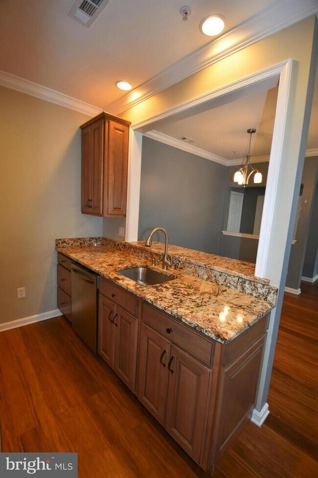 Foto del edificio - 601 Forest Walk Ln