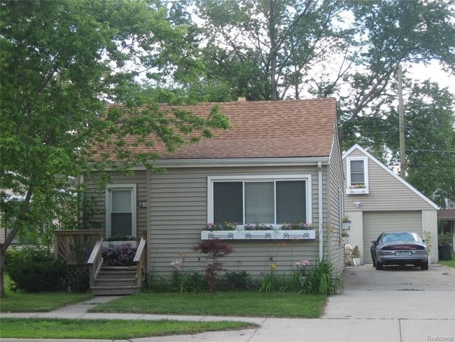 Building Photo - 807 E 14 Mile Rd