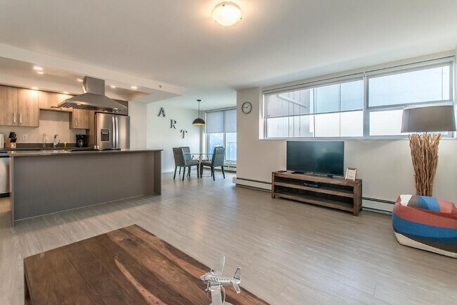 Photo du bâtiment - 5633-5633 Fenwick St