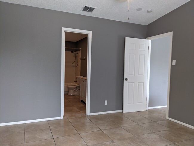 Master Bedroom with Private Master Bathroom - 2543 Corian Glen Dr