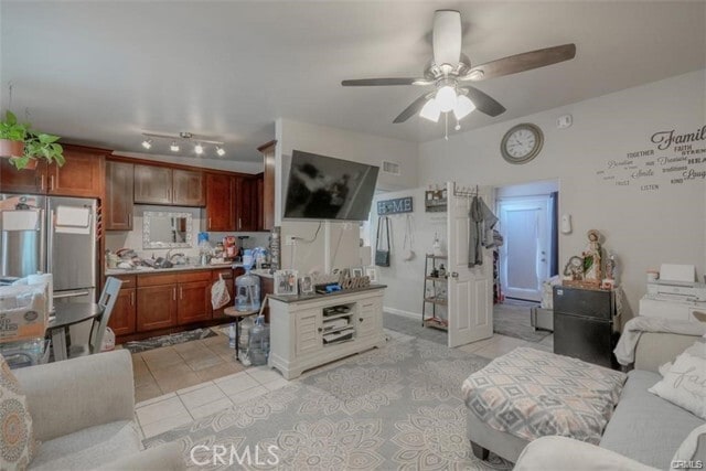 Foto del edificio - 587 El Placer Rd