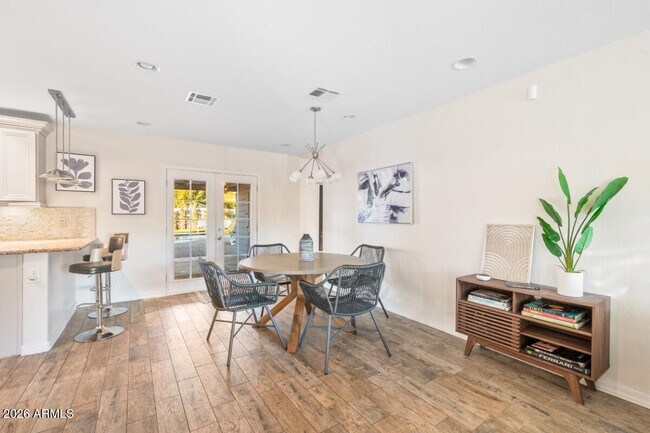 Building Photo - 1716 W Berridge Ln