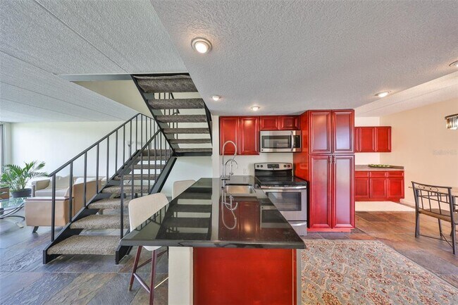 Foto del edificio - 2424 W Tampa Bay Blvd