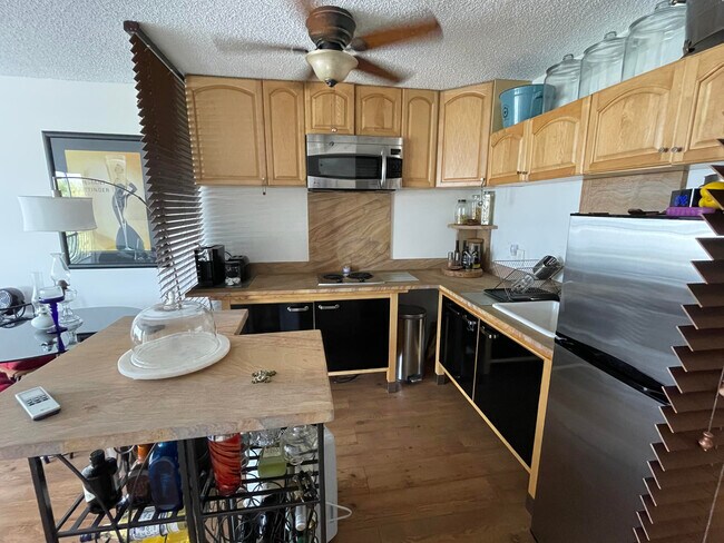 Building Photo - 1101 Crystal Lake Dr