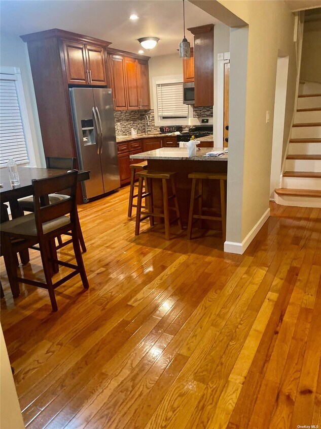 Foto principal - 93-41 205th St
